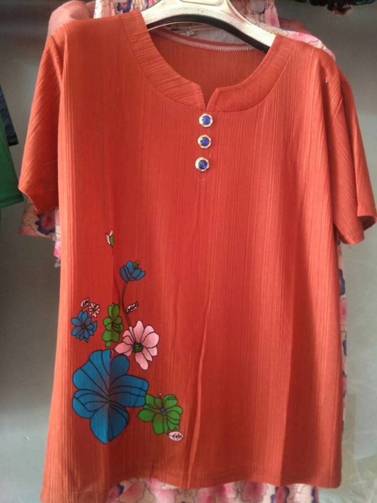 德陽服裝批發市場探秘 廣場舞阿姨裝10元起，年輕媽媽裝半袖5元拿貨